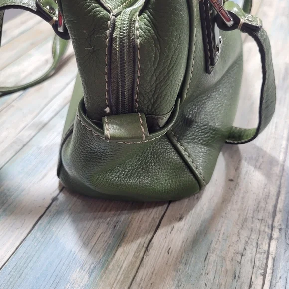 ✨️HP✨️Fossil Green Purse. - Picture 13 of 14